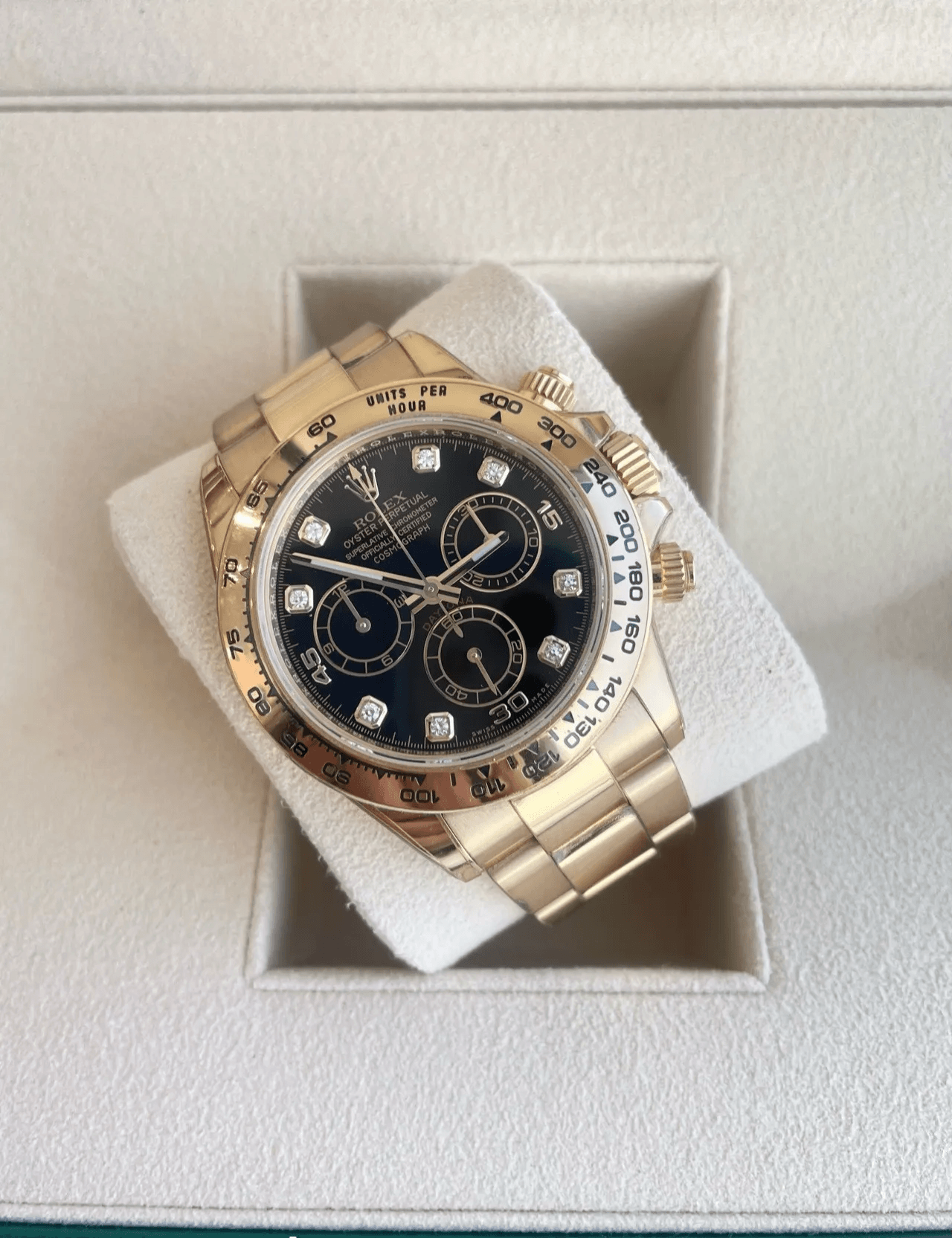 Rolex 116508 gold statement watch front view, eye-catching diamond dial to stand out Rolex 116508 gold statement watch front view, eye-catching diamond dial to stand out